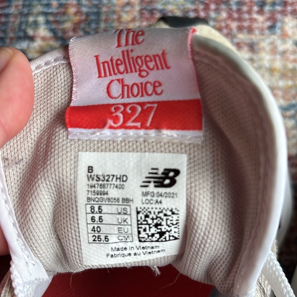 New Balance sneaks - Picture 4 of 4